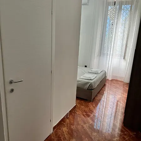 La Tela Di Elena Napoli